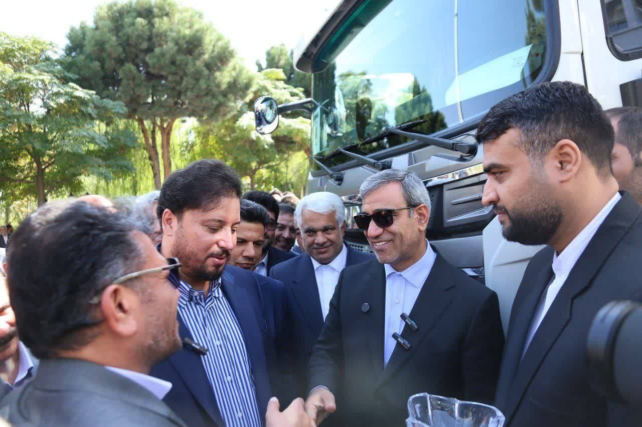 تحویل ۳۰  دستگاه کامیون به شهرداری‌های استان؛ گام تازه سازمان همیاری در تقویت زیرساخت‌های شهری